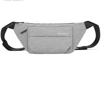 Funkčná textilná crossbody kabelka s niekoľkými priehradkami