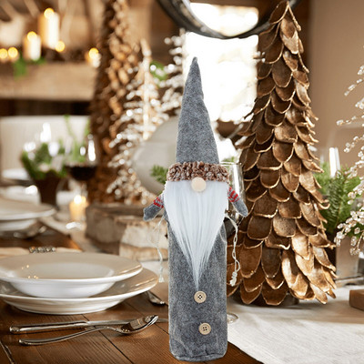 Vianočný uzáver od fľaše červeného vína Pletená čiapka Lesný starý muž Vianočná fľaša vína Pravdepodobne víno Šampanské kupé Luxusné poháre na víno