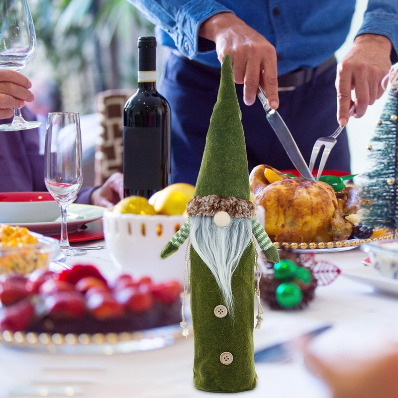 Vianočný uzáver od fľaše červeného vína Pletená čiapka Lesný starý muž Vianočná fľaša vína Pravdepodobne víno Šampanské kupé Luxusné poháre na víno