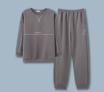 Muška dvodijelna pidžama s vezom