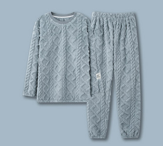 Muška plišana pidžama s vezom