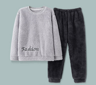 Muška plišana pidžama s vezom