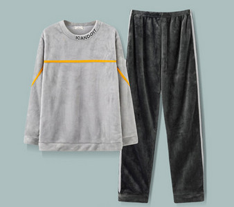 Muška plišana pidžama s vezom