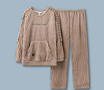 Muška plišana pidžama s vezom