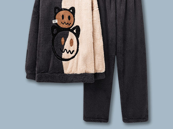 Muška plišana pidžama s vezom