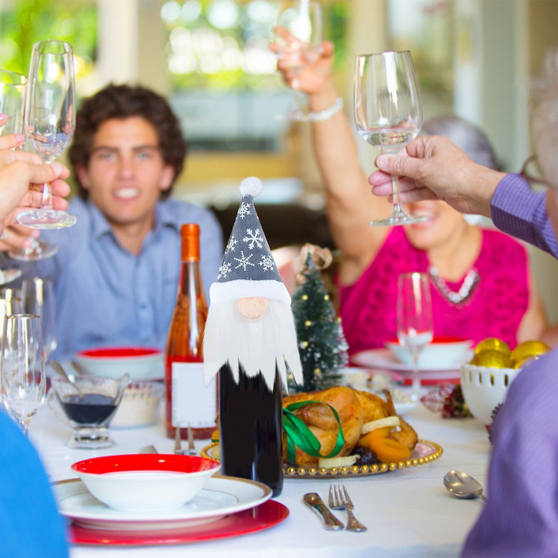 Sada beztvárových vianočných fliaš vína, rodinných uzáverov, dekorácií, darčekov pre bábiky, darčekov pre pijáka vína, šampanského, ručne fúkaných pohárov na víno.