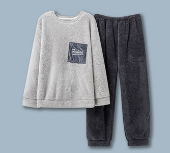 Pijama bărbătească din două piese cu decolteu oval