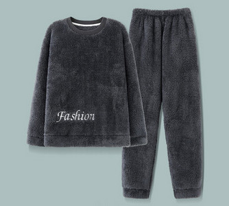 Pijama bărbătească din două piese cu decolteu oval