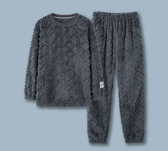 Pijama bărbătească din două piese cu decolteu oval