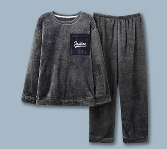 Pijama bărbătească din două piese cu decolteu oval