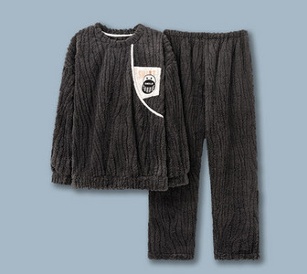 Pijama bărbătească din două piese cu decolteu oval