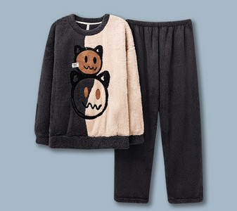 Pijama bărbătească din două piese cu decolteu oval