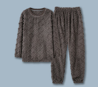 Pijama bărbătească din două piese cu decolteu oval