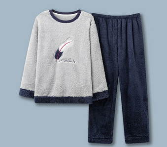 Pijama bărbătească din două piese cu decolteu oval