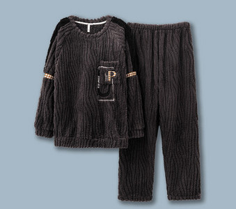 Pijama bărbătească din două piese cu decolteu oval