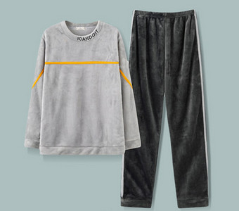 Pijama bărbătească din două piese cu decolteu oval