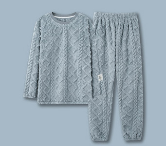 Pijama bărbătească din două piese cu decolteu oval