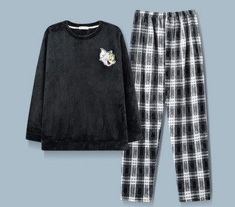 Pijama bărbătească din două piese cu decolteu oval