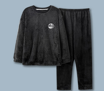 Pijama bărbătească din două piese cu decolteu oval