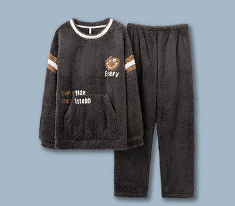 Pijama bărbătească din două piese cu decolteu oval