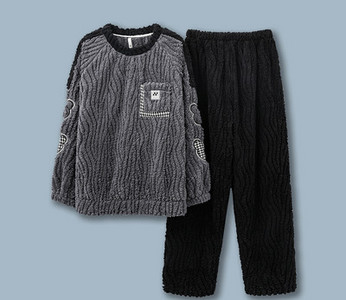 Pijama bărbătească din două piese cu decolteu oval