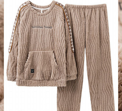 Pijama bărbătească din două piese cu decolteu oval