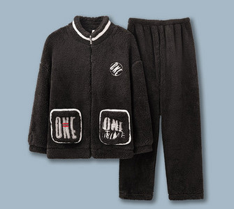 Pijamale bărbătești de pluș - cu broderie