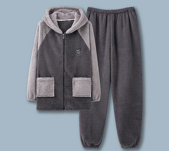 Pijamale bărbătești de pluș - cu broderie