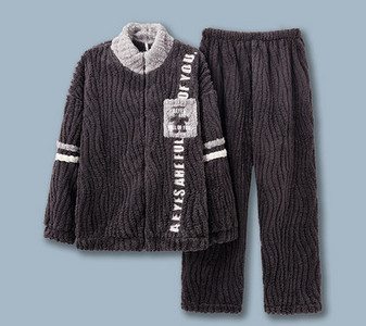 Pijamale bărbătești de pluș - cu broderie