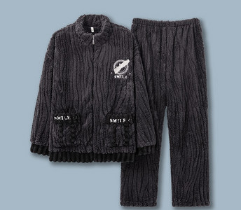 Pijamale bărbătești de pluș - cu broderie