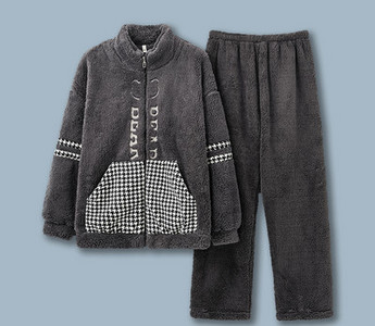 Pijamale bărbătești de pluș - cu broderie