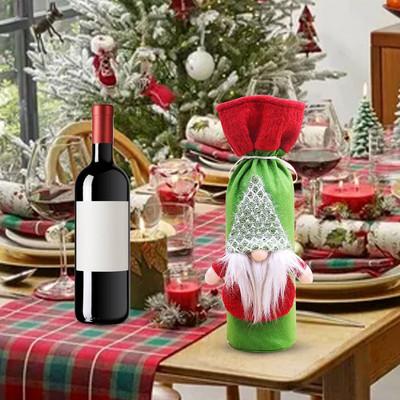 Vianočná súprava červeného vína, sada fliaš vína, les, beztvárový starý muž, poháre na šampanské, 2 fľaše vína, krabička na víno, poháre na víno