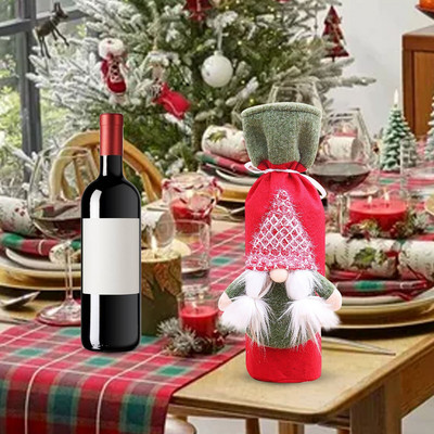 Vianočná súprava červeného vína, sada fliaš vína, les, beztvárový starý muž, poháre na šampanské, 2 fľaše vína, krabička na víno, poháre na víno