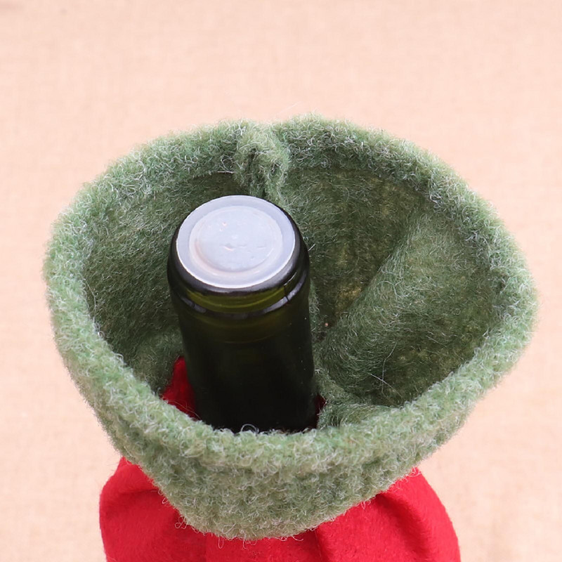 Vianočná súprava červeného vína, sada fliaš vína, les, beztvárový starý muž, poháre na šampanské, 2 fľaše vína, krabička na víno, poháre na víno