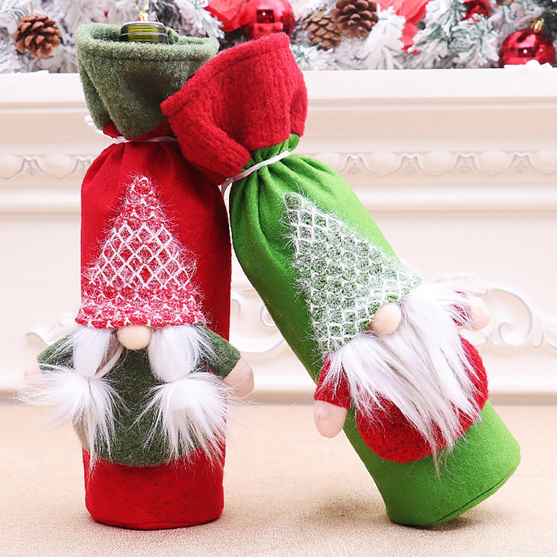 Vianočná súprava červeného vína, sada fliaš vína, les, beztvárový starý muž, poháre na šampanské, 2 fľaše vína, krabička na víno, poháre na víno