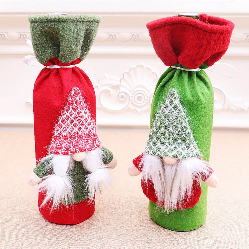 Vianočná súprava červeného vína, sada fliaš vína, les, beztvárový starý muž, poháre na šampanské, 2 fľaše vína, krabička na víno, poháre na víno