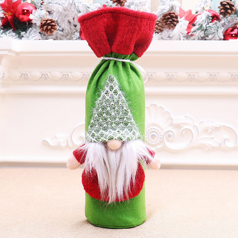 Vianočná súprava červeného vína, sada fliaš vína, les, beztvárový starý muž, poháre na šampanské, 2 fľaše vína, krabička na víno, poháre na víno