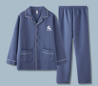 Vyriška languota pižama su klasikine apykakle ir kišene