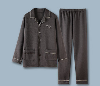 Vyriška languota pižama su klasikine apykakle ir kišene