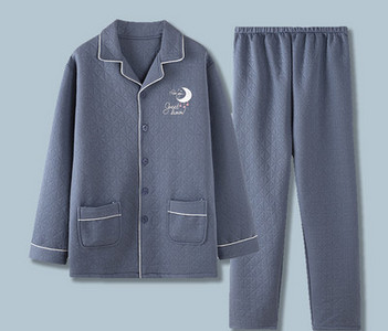 Vyriška languota pižama su klasikine apykakle ir kišene