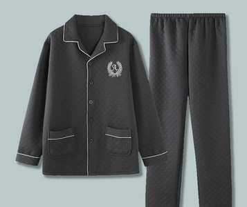 Vyriška languota pižama su klasikine apykakle ir kišene