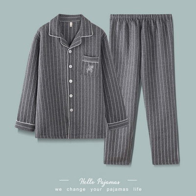 Vyriška pižama su klasikine apykakle ir užrašu