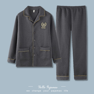 Vyriška pižama su klasikine apykakle ir užrašu