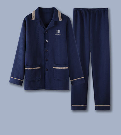 Vyriška pižama su klasikine apykakle ir užrašu