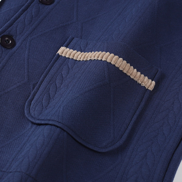 Vyriška pižama su klasikine apykakle ir užrašu