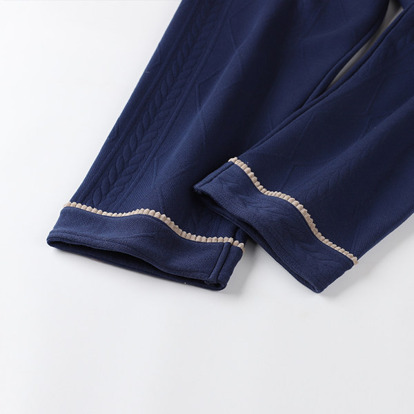 Vyriška pižama su klasikine apykakle ir užrašu