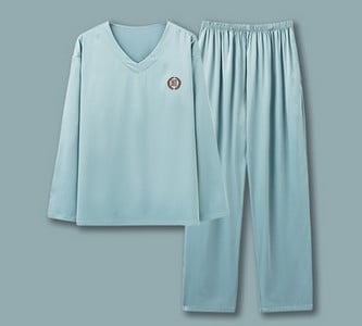 Vyriška pižama su V formos iškirpte ir siuvinėjimu