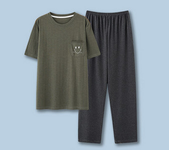 Pijamale bărbați în dungi cu buzunar