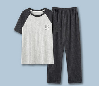 Pijamale bărbați în dungi cu buzunar