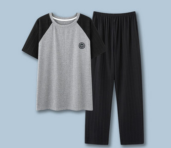 Pijamale bărbați în dungi cu buzunar